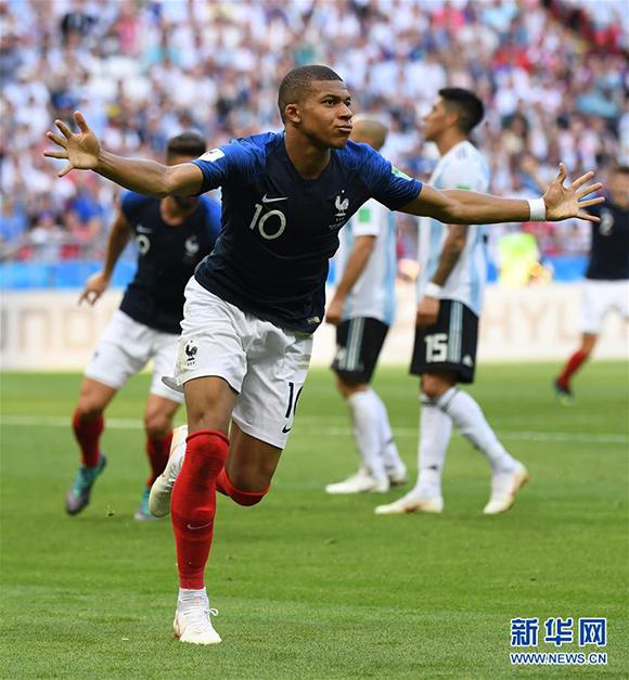 库里这爆发，雄鹿直接傻眼！字母哥34+10+5，也挡不住这三分雨！