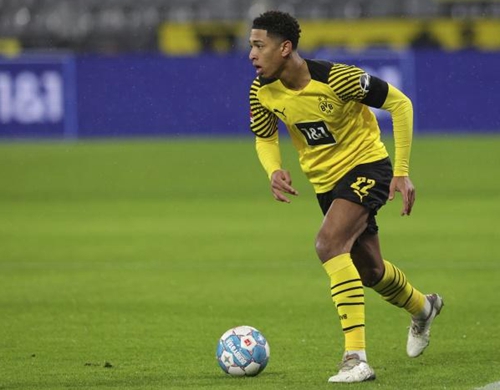 体坛联播｜曼联曼城均遭联赛三连平，巴萨创西超杯赢球纪录