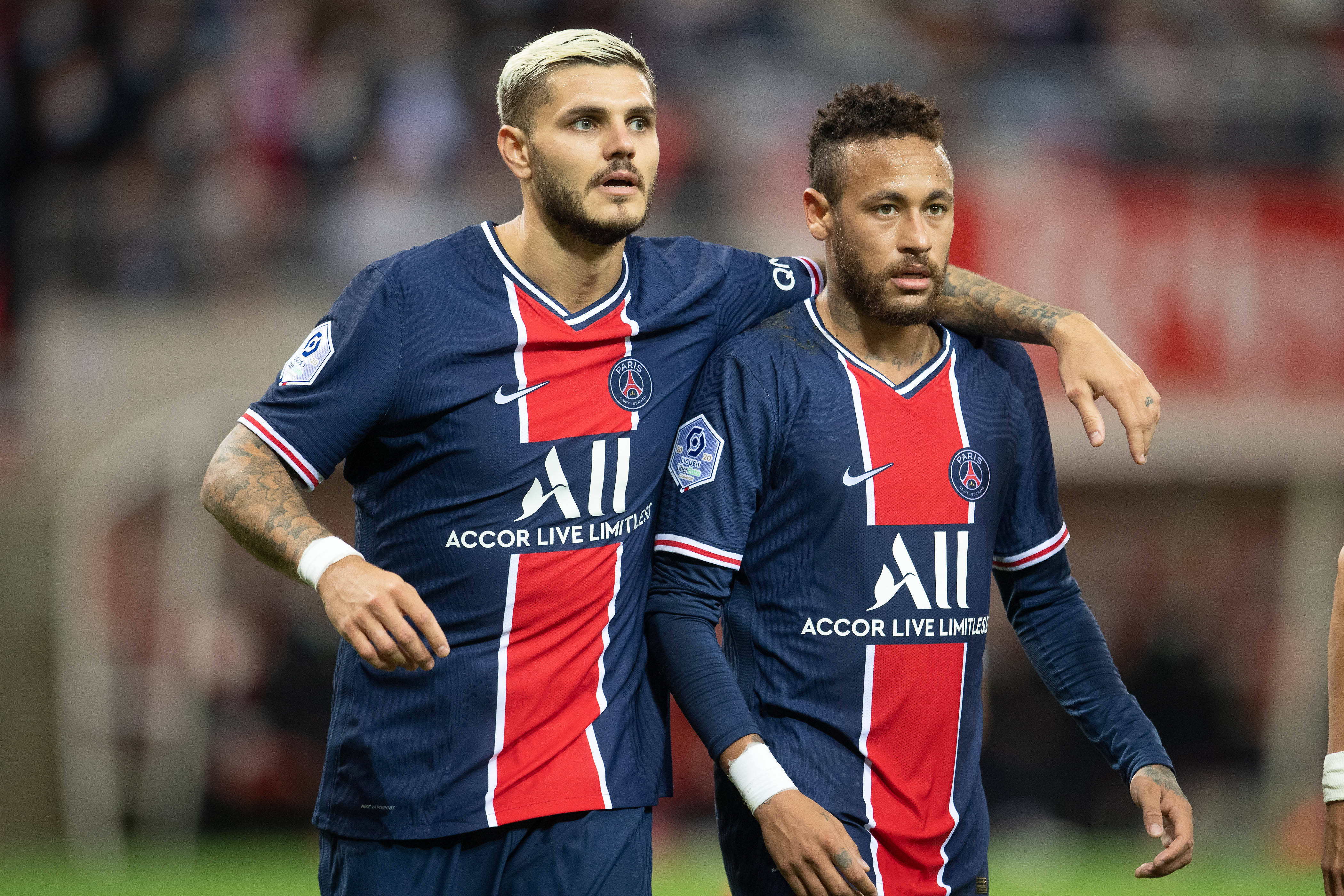 西亚卡姆30+14 步行者险胜黄蜂