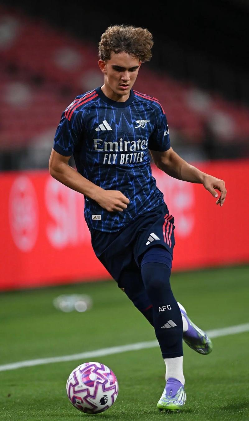 T1和HLE沦为冠军“底座”！tabe离谱BP引热议，AL没夺冠被BLG群嘲