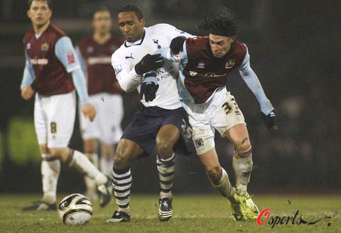 布朗质疑判罚，官方还原真相，马刺绝非伪强队，实力毋庸置疑