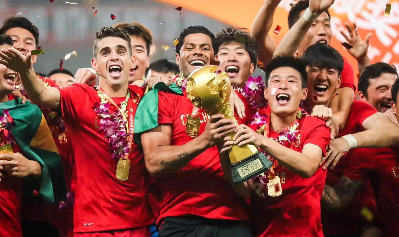 突发！惨遭右膝韧带二级扭伤，一个月2次啊，大合同彻底没了