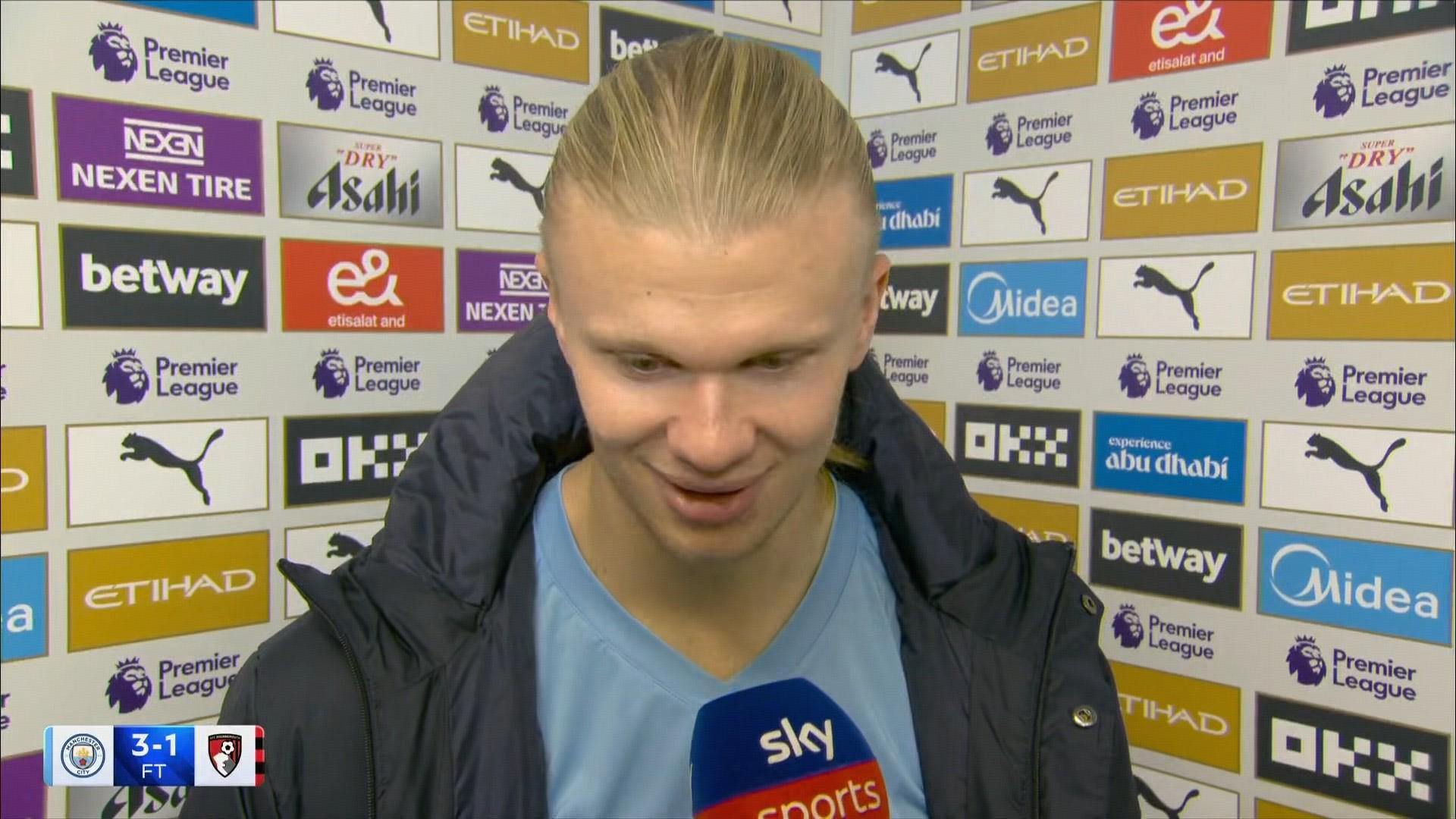 阿莫林被解雇后与妻子微笑现身